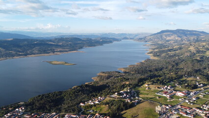Embalse de Tomin&eacute;, Guatavita
