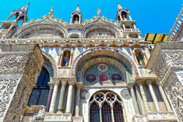 Obraz premium Die Aussenfassade des Markusdoms, Venedig