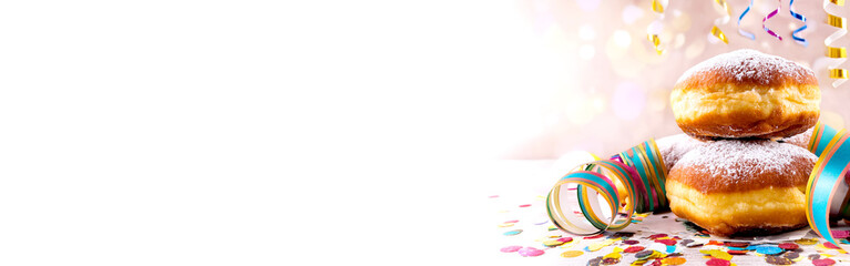 Berliner, Krapfen, Kreppel, mit Luftschlangen und Konfetti 