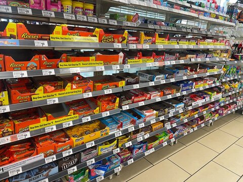 7-11 convenience store candy bar section