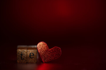 letras y corazón formando la expresión 