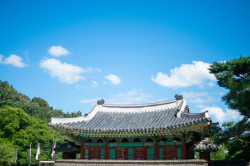 Obraz premium Roof of old Korean fortress in Ganghwado