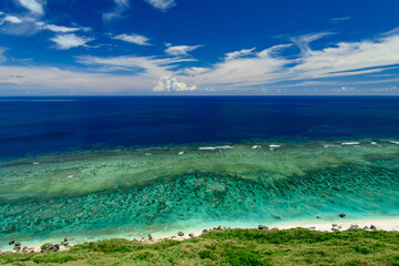 宮古島　比嘉ロードパークより珊瑚礁の海を望む