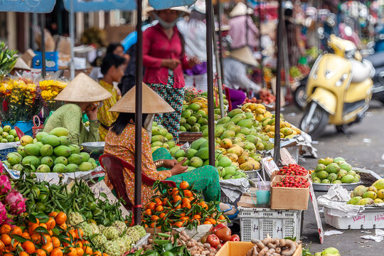 Fruit vendors on Cholon Market, Ho Chi Minh City, Vietnam - Blurred background