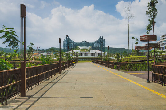 a Pedestrian walkway and Garuda palace of IKN.