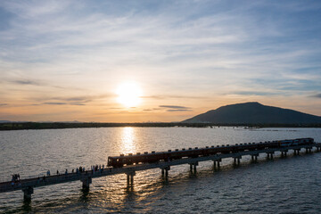 Obraz premium Floating train on Pa Sak Cholasit Dam is the unseen trip in twilght time at Lopburi : Thailand