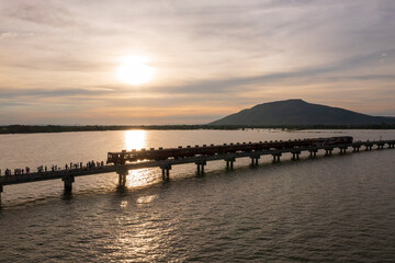 Fototapeta premium Floating train on Pa Sak Cholasit Dam is the unseen trip in twilght time at Lopburi : Thailand