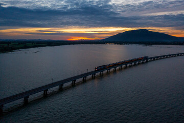 Fototapeta premium Floating train on Pa Sak Cholasit Dam is the unseen trip in twilght time at Lopburi : Thailand
