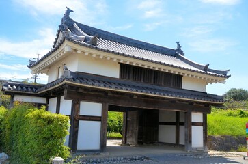 西尾城 青空に映える鍮石門