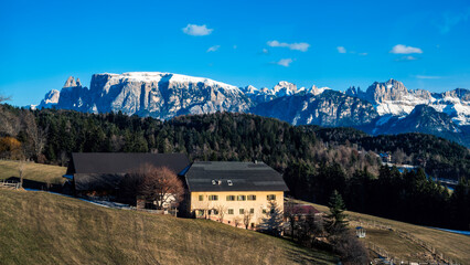 Discovering the Renon plateau in winter. Breathtaking views of the Dolomites.