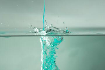 farbe tropfen wasser hellblau blau