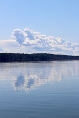 nuage au dessus du lac