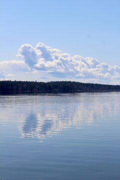 nuage au dessus du lac