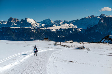 Discovering the Renon plateau in winter. Breathtaking views of the Dolomites.