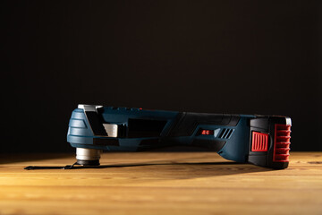 This highly efficient power cordless multi-cutter tool is expertly engineered for meticulous cutting and versatile crafting applications