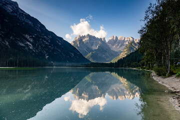 Spiegelung der Berge im See