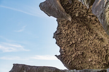 鬼ヶ城の奇岩と青空