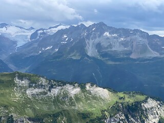 Obraz premium View of the Urner Alpen from the peaks above Lake Melchsee or Melch Lake in the Uri Alps mountain massif, Kerns - Canton of Obwald, Switzerland (Kanton Obwalden, Schweiz)