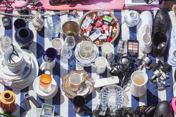 Geschirr auf  einem Flohmarkt, Bremen, Deutschland