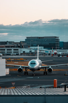 Airplanes on the tarmac at Sydney domestic airport