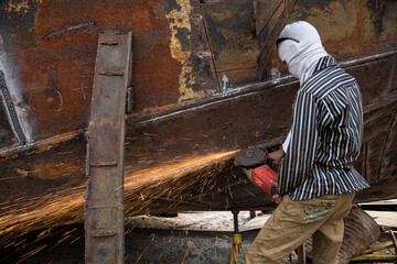 Dismantling and reconstruction at ship breaking yards in Dacca and Chittagong, Bangladesh, Asia © Erberto Zani
