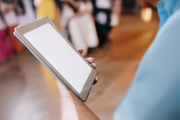 Watching on a tablet, browsing the Internet, a fifth place, a screen