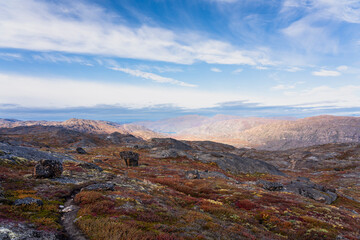 Obraz premium Hills and mountains on the Arctic Circle Trail which links Kangerlussuaq and Sisimiut, Greenland