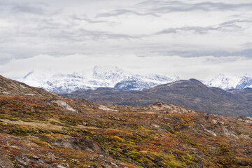 Fototapeta premium Hills and mountains on the Arctic Circle Trail which links Kangerlussuaq and Sisimiut, Greenland