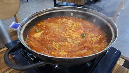 라면이 들어간 부대찌개
