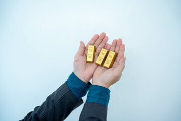 Obraz premium Gold bar stock photo, picture and photo on black table at night.