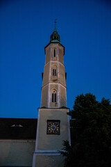 Obraz premium Görlitz Altstadt Architektur Sehenswürdigkeiten und Winterlandschaft Historische Stadtansichten Fassaden Brücken und malerische Straßenszenen in der Dämmerung und bei Sonnenuntergang