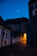 Görlitz Altstadt Architektur Sehenswürdigkeiten und Winterlandschaft Historische Stadtansichten Fassaden Brücken und malerische Straßenszenen in der Dämmerung und bei Sonnenuntergang