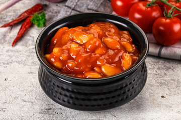 Baked kidney with tomato sauce