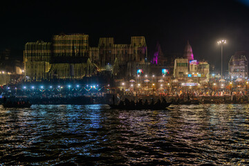 Das Dev Deepavali  ist das Fest von Kartik Poornima, das in der Stadt Varanasi Uttar Pradesh, Indien, gefeiert wird. Es fällt auf den Vollmond des hinduistischen Monats Kartik