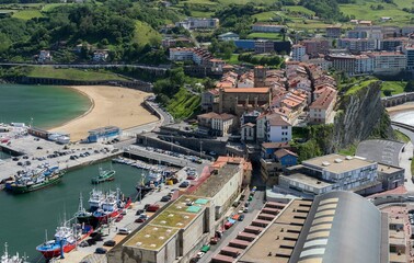 Obraz premium Mountain or viewpoint of the port and town of Getaria, Basque Country, Spain