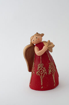 Weihnachtsengel h&auml;lt Stern in der Hand