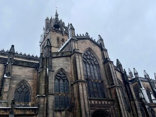 Fototapeta premium old gothic cathedral church in old town, Edinburgh in Scotland 