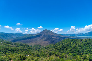 Obraz premium Dramatic aerial view of the Batur lake in the crater of the Batur volcano in Kintamani, Bali, Indonesia