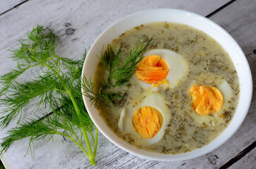 Jajka na twardo w sosie koperkowym © Hanna