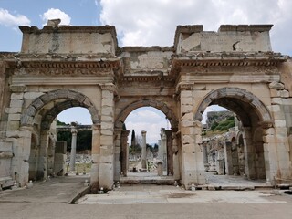 Obraz premium Ephesus, the most important Greek city in Ionian Asia Minor, the ruins of which lie near the modern village of Selƈuk in western Turkey.