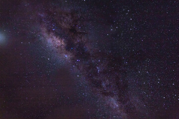 fotografiando la v&iacute;a lactea en el campo cajamarquino, cielo nocturno estrellado con v&iacute;a l&aacute;ctea.