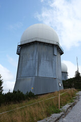 Fototapeta premium Radaranlagen auf dem Großer Arber, Bayerischer Wald, Bayern, Deutschland