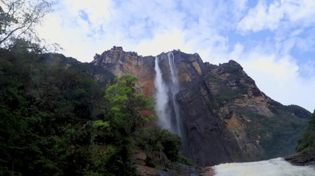 Angel Falls is the highest waterfall in the world, at 979 meters high, located in the State of Bol&iacute;var, southeastern Venezuela.
