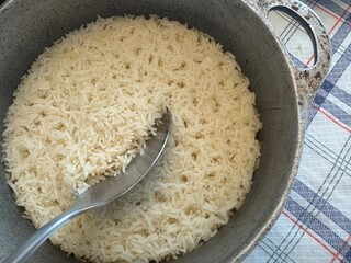 panela com arroz 