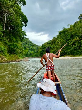 Indiger Stamm in Embera (Panama-City, Panama)
