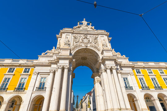The historic Arco da Rua Augusta arch on Pra&ccedil;a do Com&eacute;rcio square in the Baixa city center district of Lisbon, Portugal.