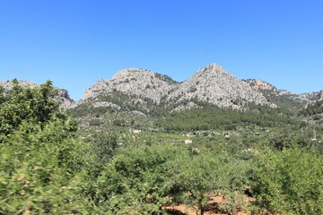 Blick auf die Gebirgslandschaft Mallorcas zwischen Palma und Soller