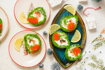 Spinach roll with cream cheese, salmon and red caviar