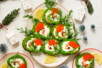 Spinach roll with cream cheese, salmon and red caviar