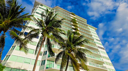 Fototapeta premium Luxury apartments in Miami Beach Florida - MIAMI, UNITED STATES - NOVEMBER 5, 2024